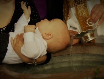 Quelle tenue choisir pour le baptême d’une petite fille ?