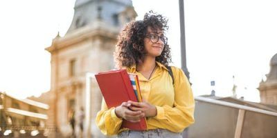 Étudiante et baby-sitter : les clés d’une organisation bien rôdée