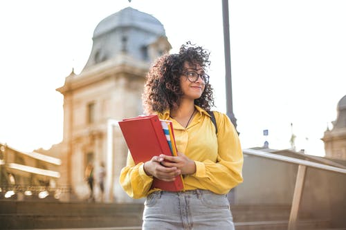 Étudiante et baby-sitter : les clés d’une organisation bien rôdée