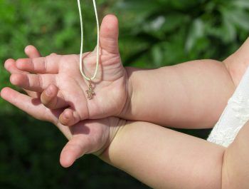 Quelle taille de médaille de baptême choisir ?